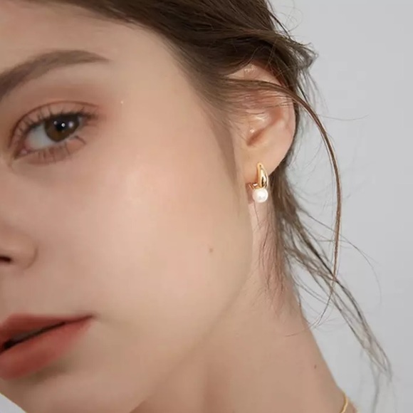 Cute Pearl hoop earrings sterling silver wedding gift vermeil - Picture 5 of 11